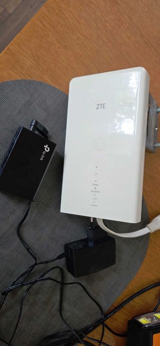 Antena kierunkowa 5G LTE ze wzmacniaczem ZTE MC7010 Cat.22 kat.22