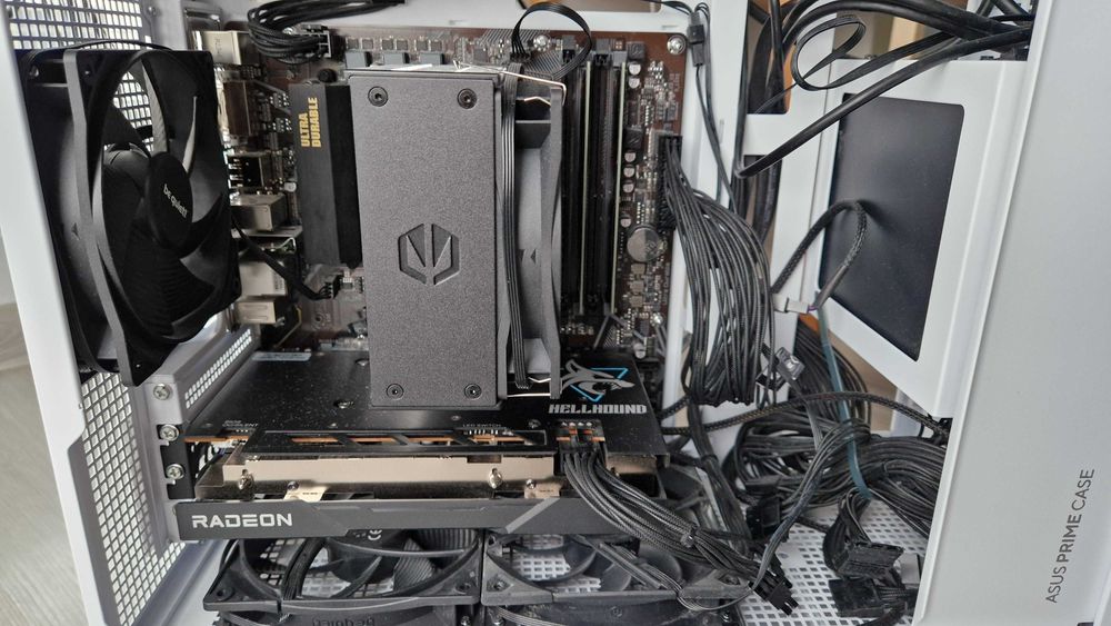 Komputer PC do gier (Ryzen 5 5600x, RX7600, 32Gb Ram, SSD 512Gb)