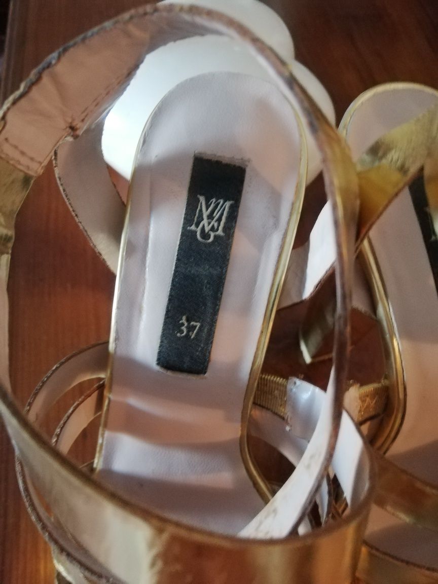 Sandálias Mango em dourado