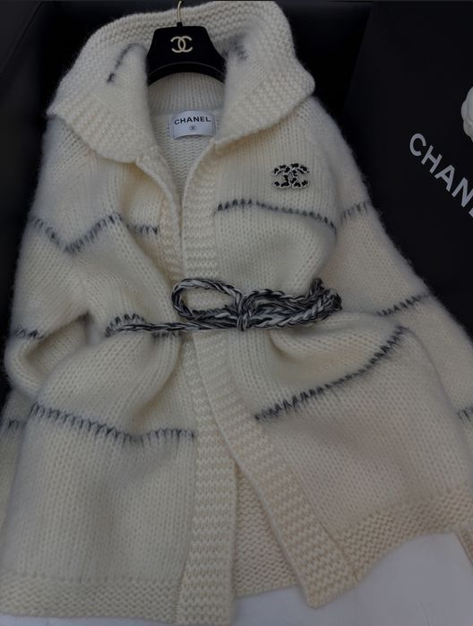 Kardigan z paskiem – moher, klasyczny H-krój, czarno-biały