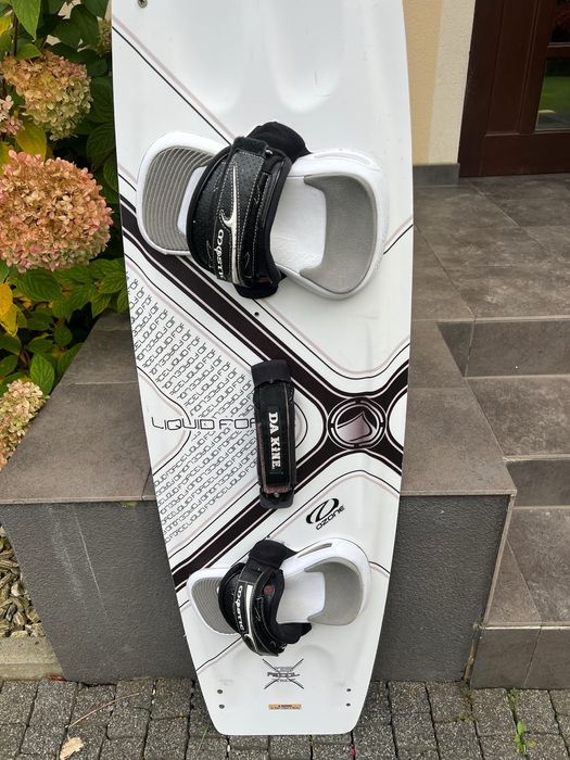 Deska liquid force 136 cm