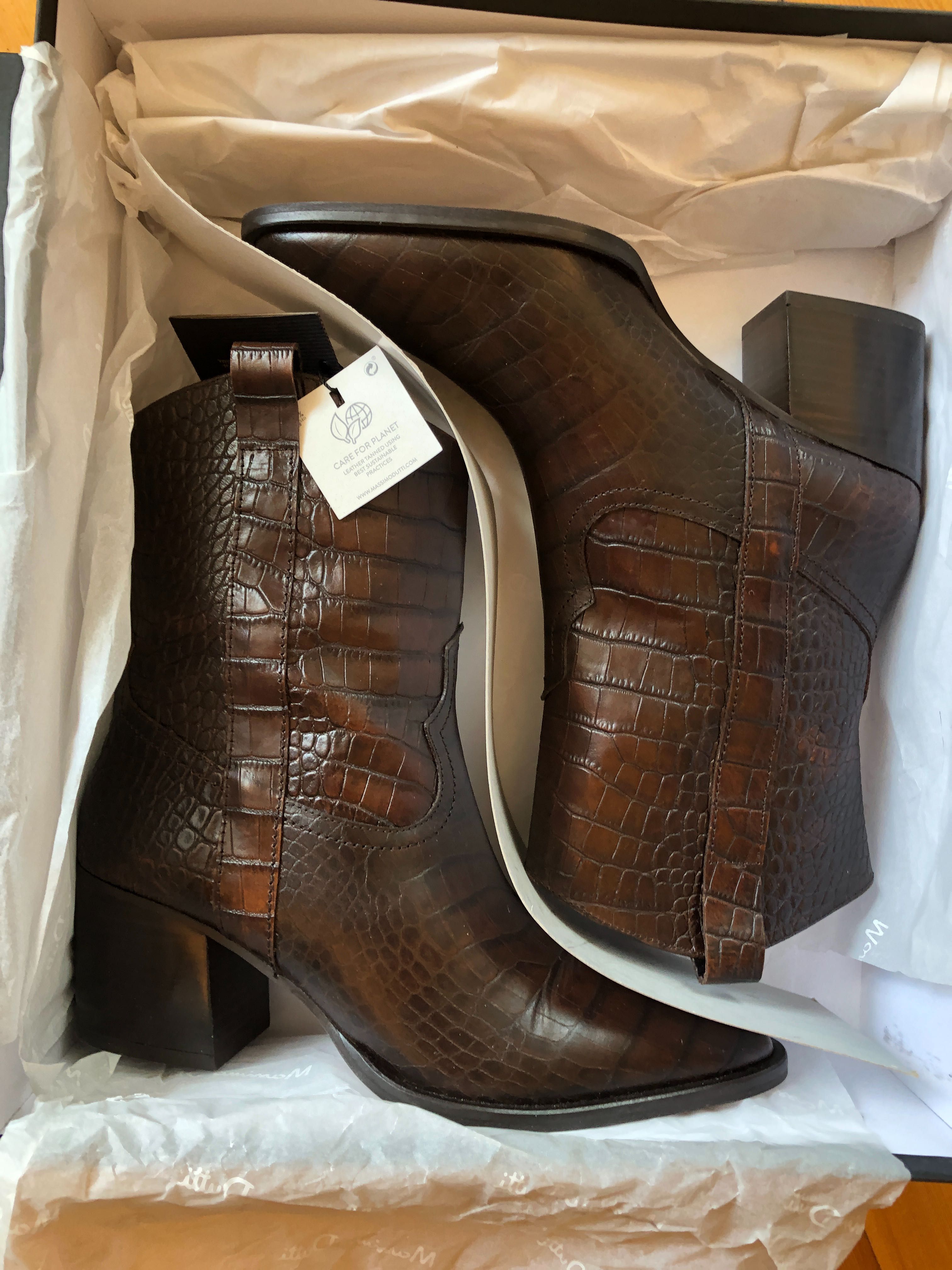 Женские ботинки казаки Massimo Dutti, 37