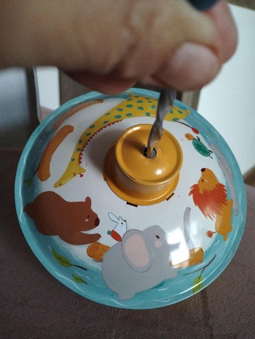 Wesoły bączek zobacz jak się kręci