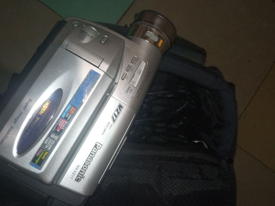 Відеокамера Panasonic NV-VZ17.