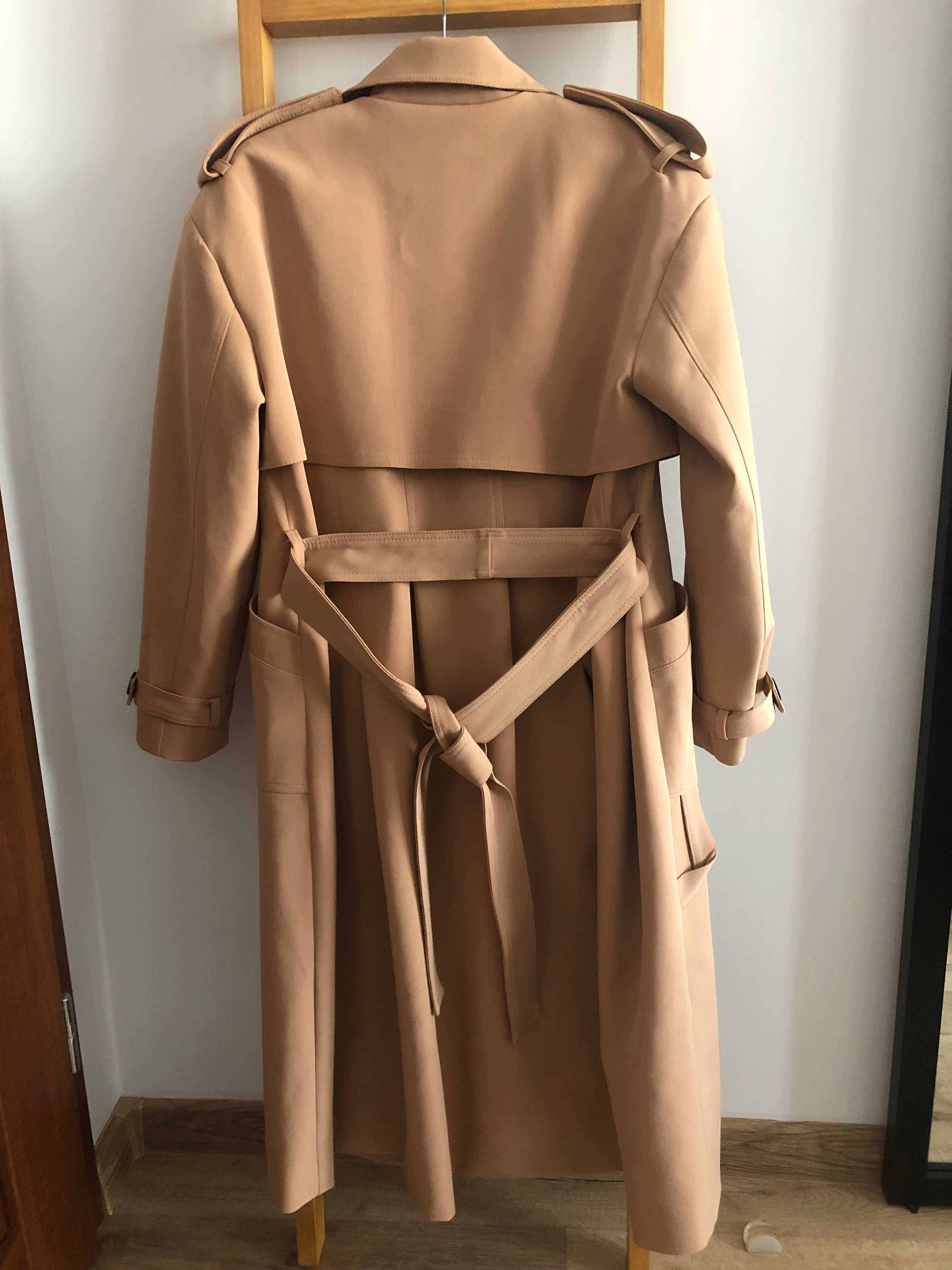 Płaszcz kolor camel