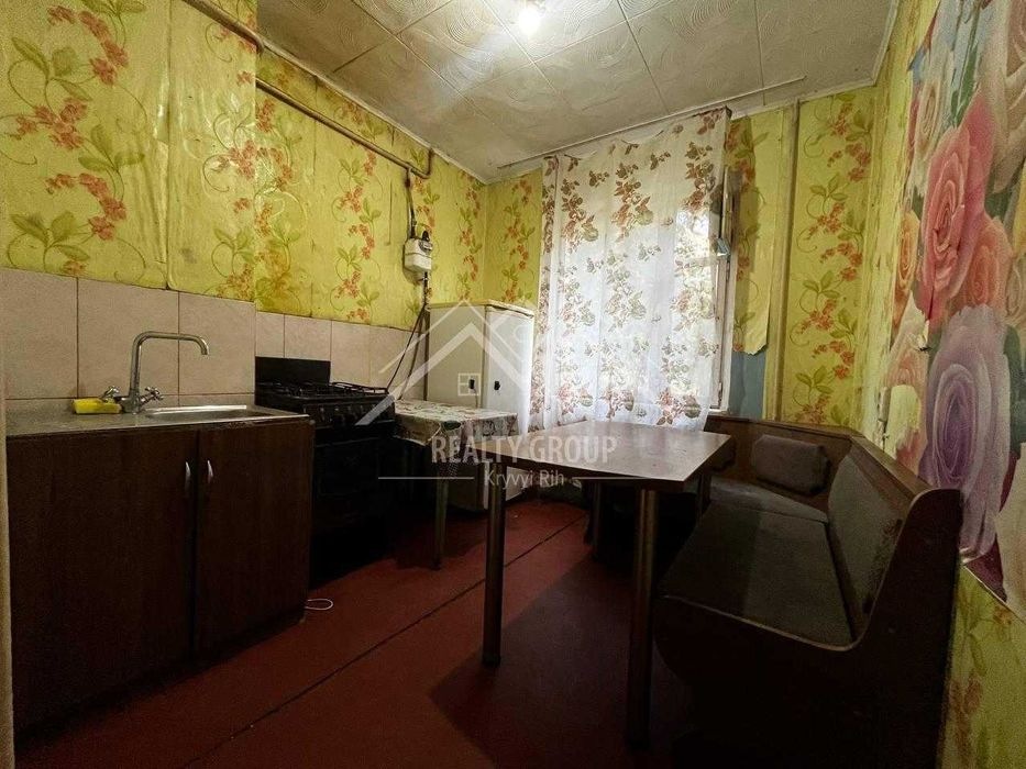 Продаж 2к квартири під ремонт на Сонячному