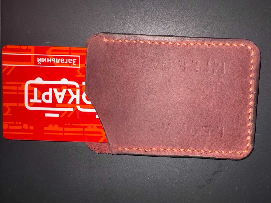 кардхолдер під Леокард