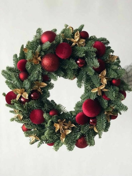 Вінок з нобілісу та новорічні композиції