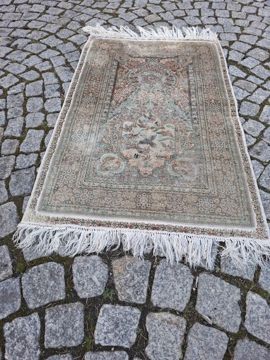 Piękne stare dwa dywany jedwab na jedwabiu