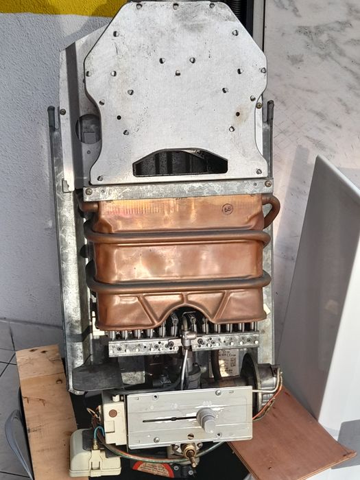 Esquentador Junkers a gás natural 11 litros.