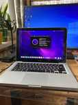 Macbook pro 2011 працює