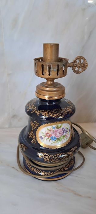 conjunto de candeeiros e loiça