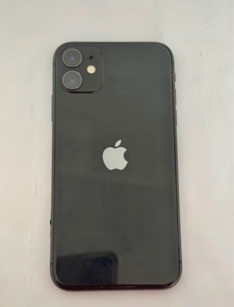 IPhone 11 (batetia a 100%)