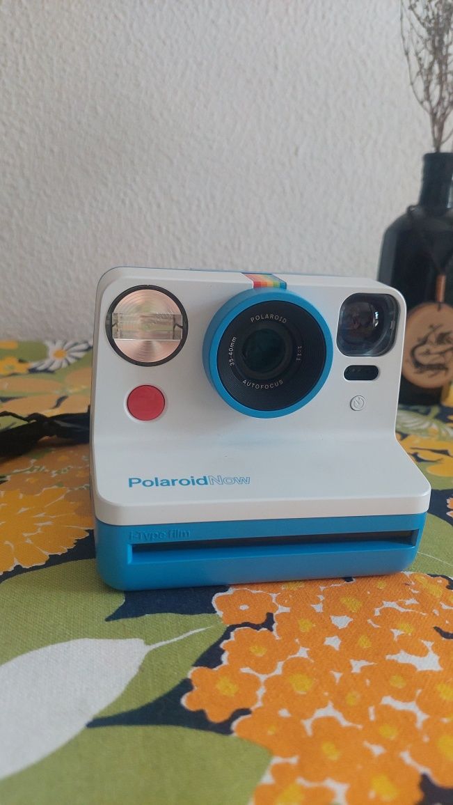 Polaroid now branca e azul