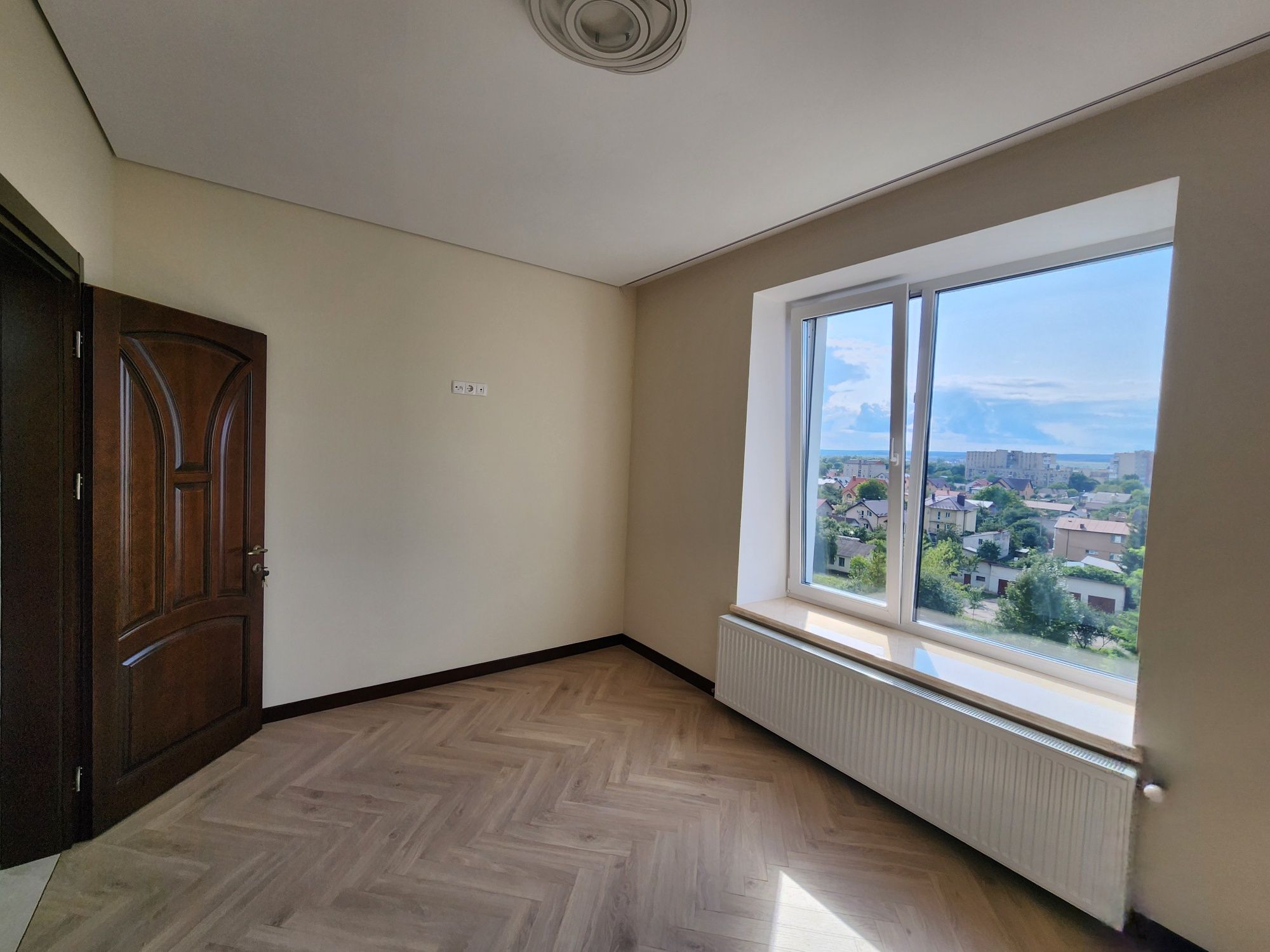 Продам 2 км квартиру в центрі з ремонтом