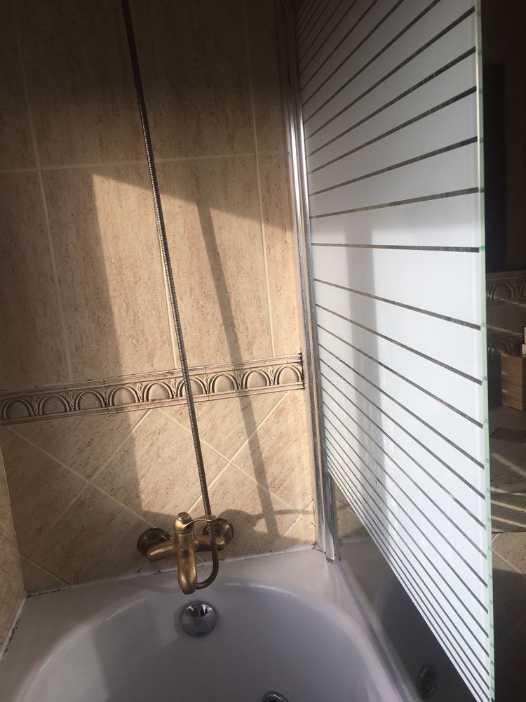 OPORTUNIDADE - Banheira hidromassagem + Resguardo + torneira