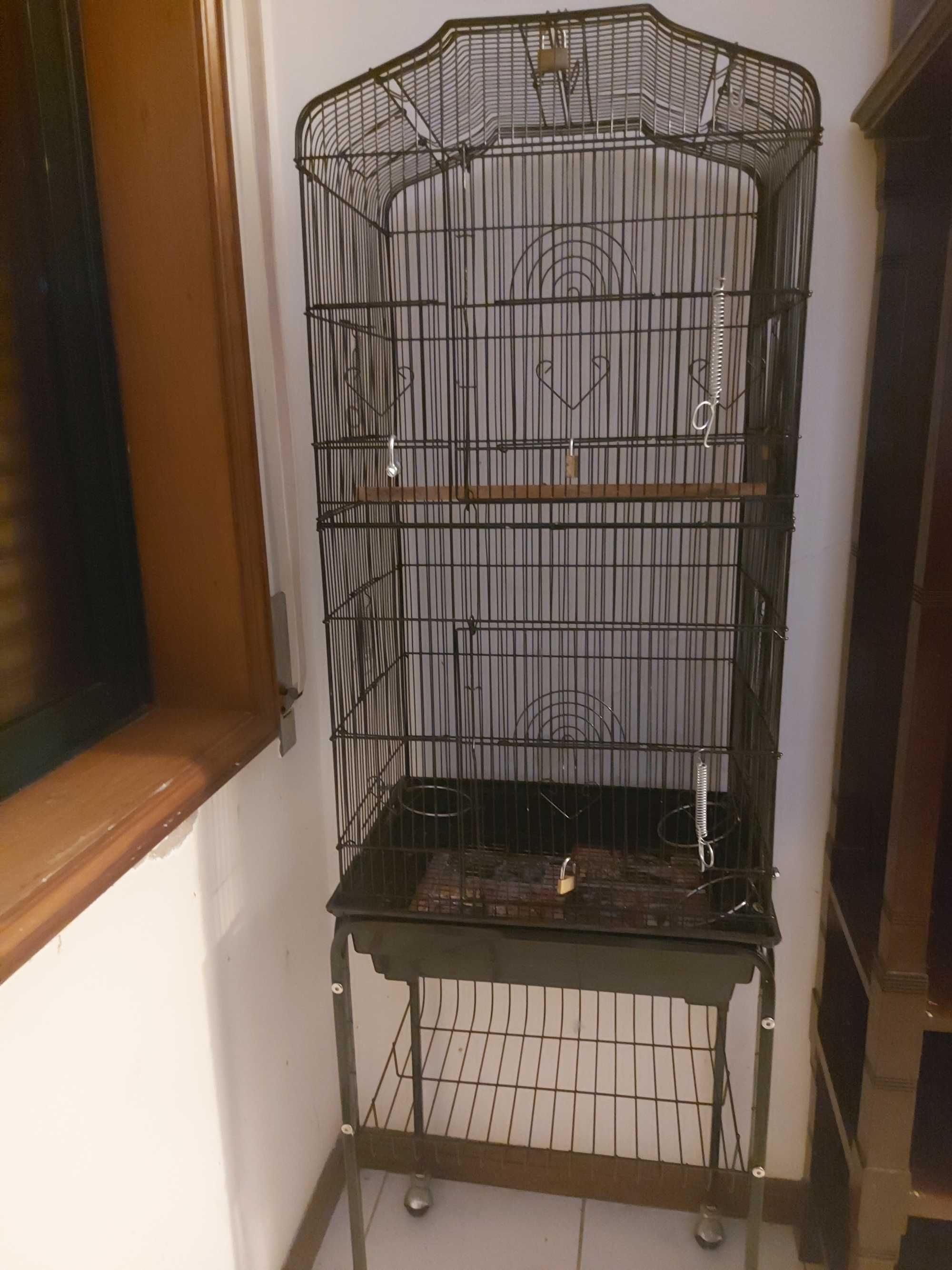 Tenho gaiola de papagaio  para vender completamente nova