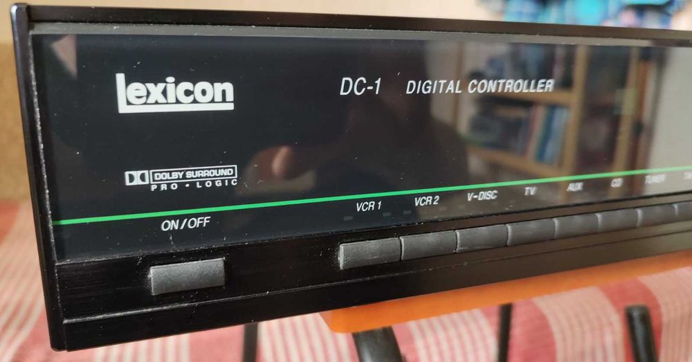 Предварительный усилитель -ЦАП- процессор Lexicon DC-1