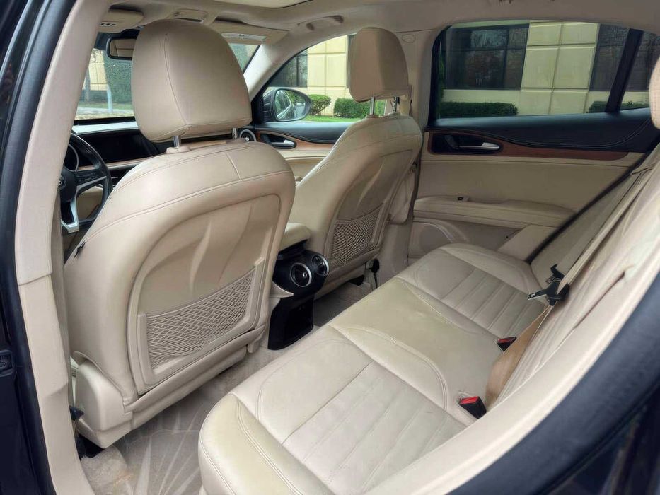 Alfa Romeo Stelvio      2018