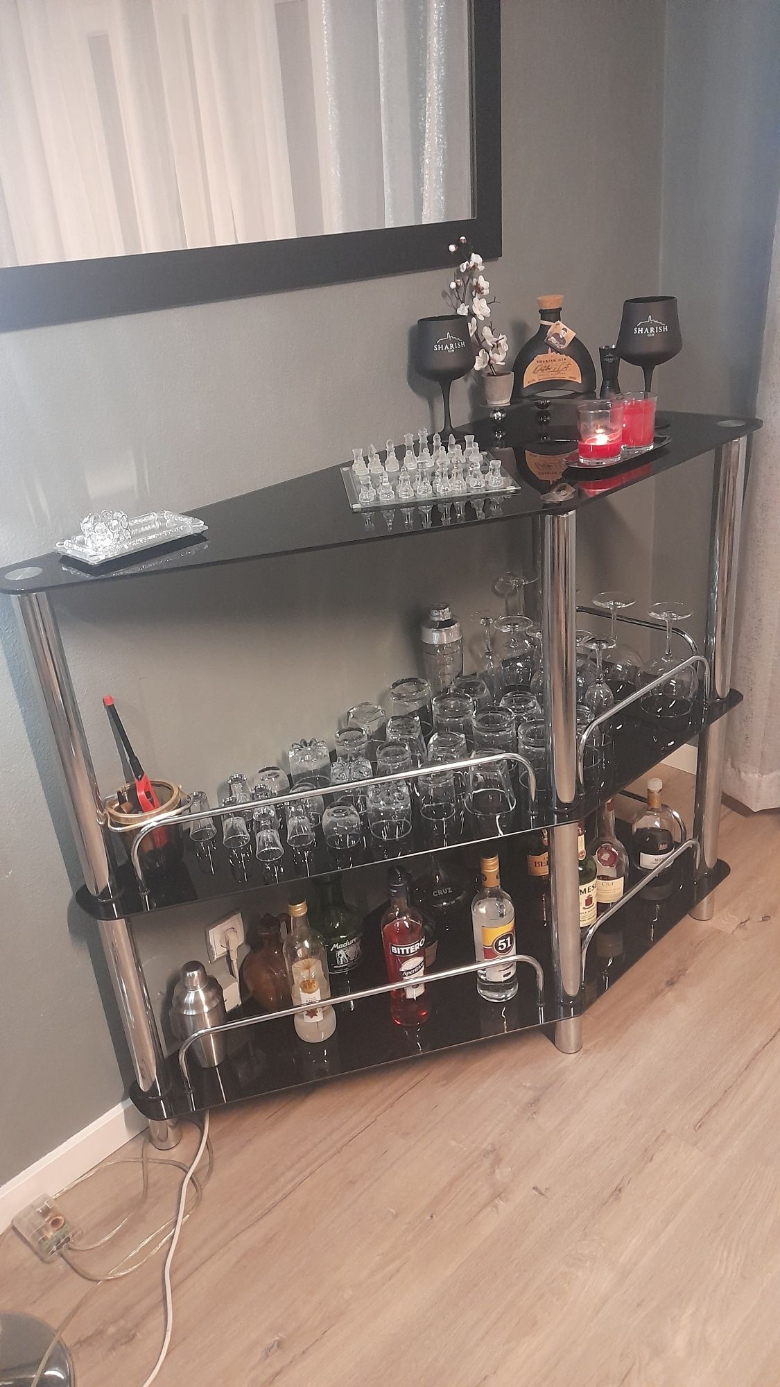 Móvel bar em Vidro e Inox