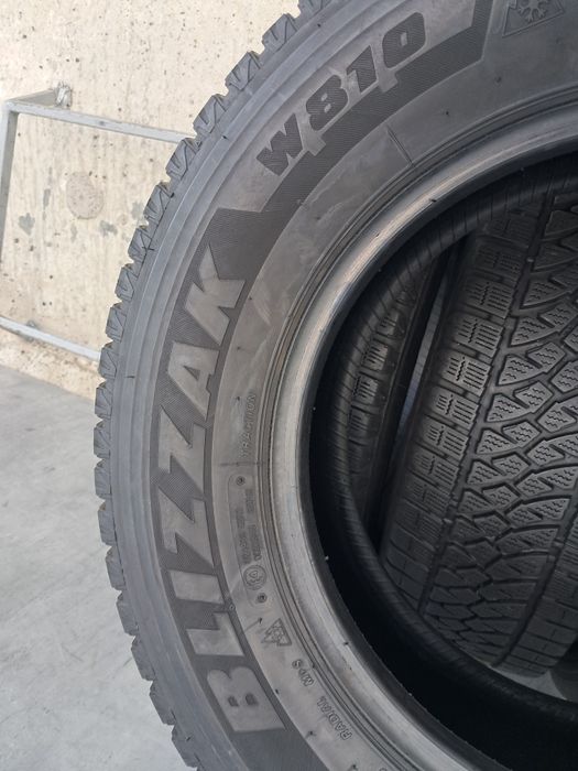 Резина зимова, 215/70 R15C Bridgestone Blizzak W810 (арт. 14323)