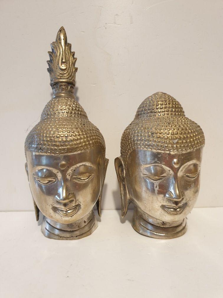 Par de fantásticas cabeças de Buda vintage em metal cor prata