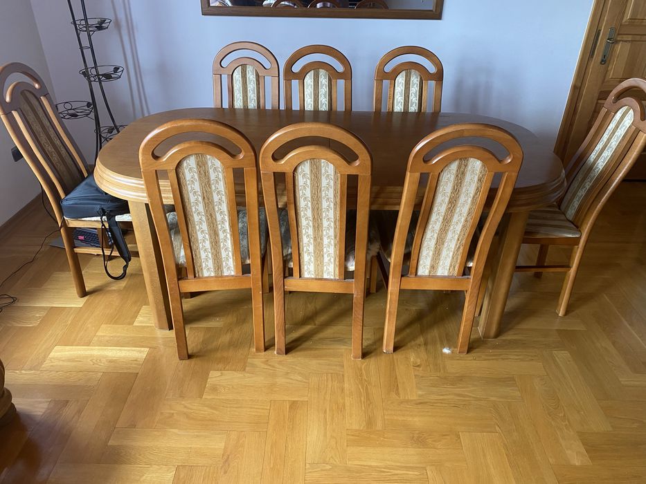 Stół z krzesłami drewniany