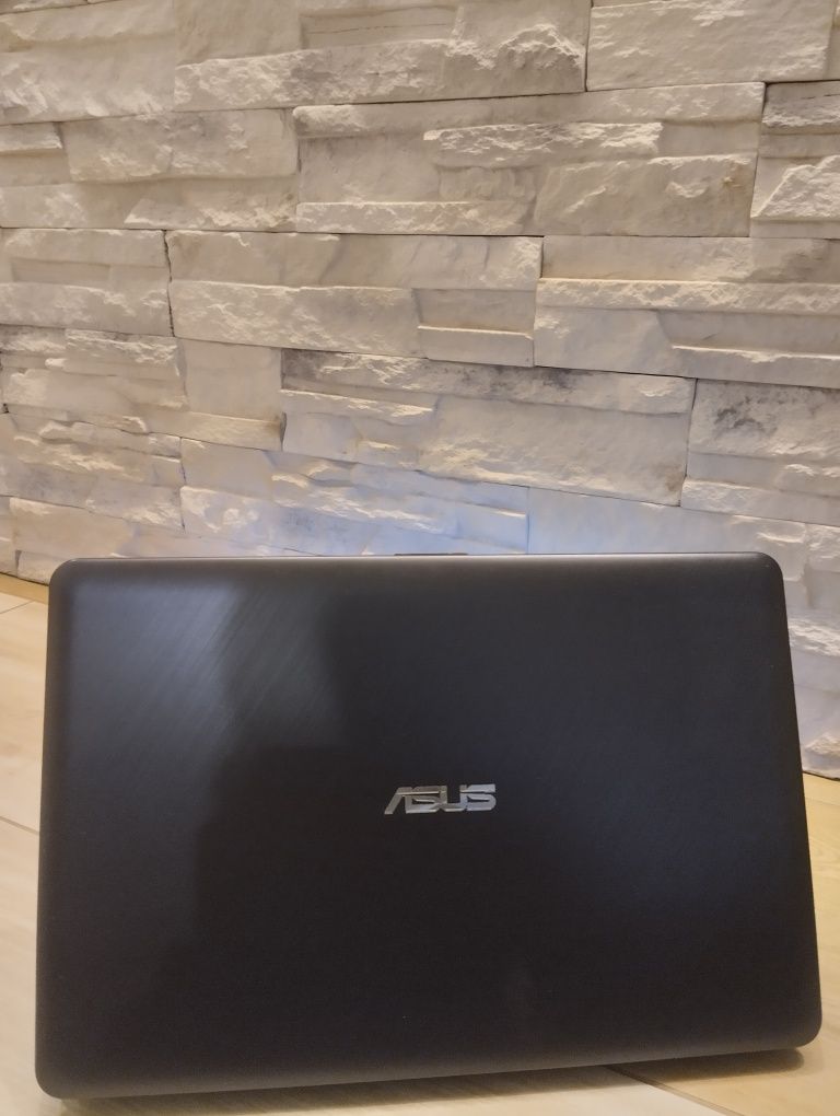 Laptop ASUS dobry stan