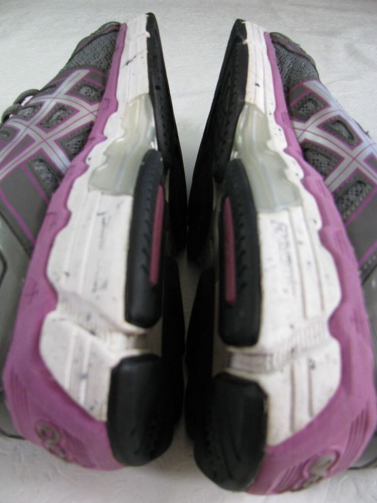 Asics кросівки жіночі