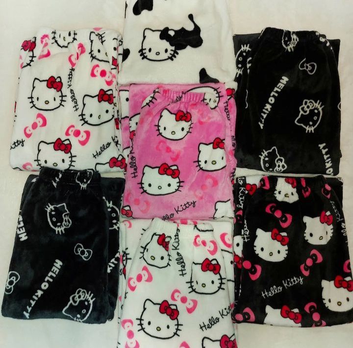Трендові штани Hello Kitty універсальні.
Трендові штани Hello Kitty ун