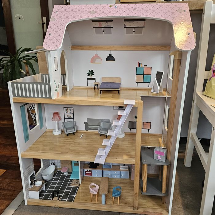 Domek dla lalek drewniany