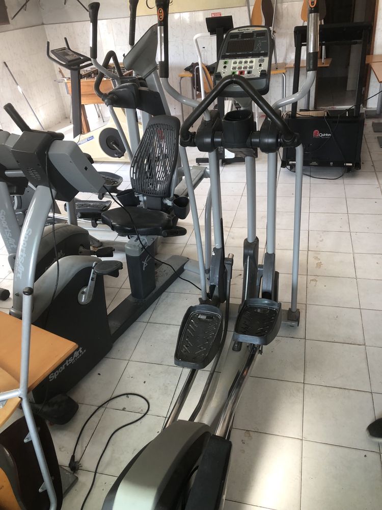 2 Máquinas Elípticas Profissionais – SportsArt E825