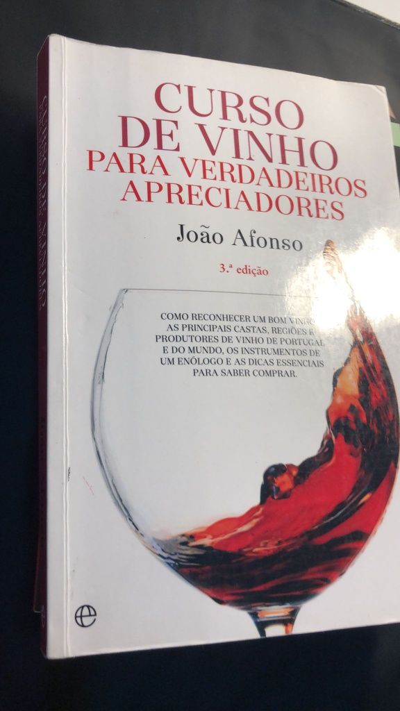 Varios livros vinhos