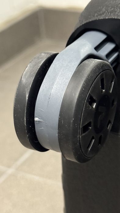 Roncato Light 80l walizka średnia