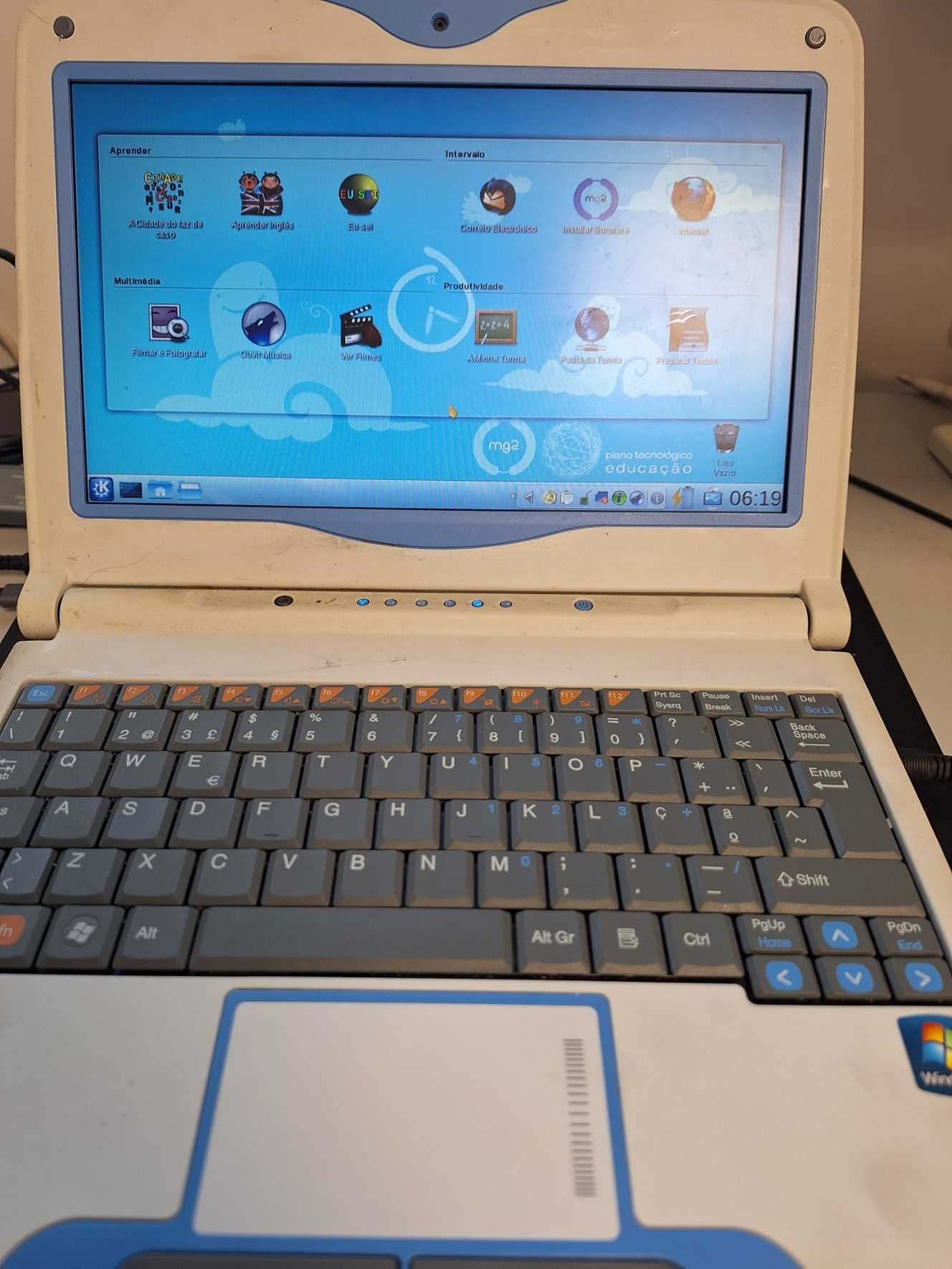 Computador Magalhães sem carregador