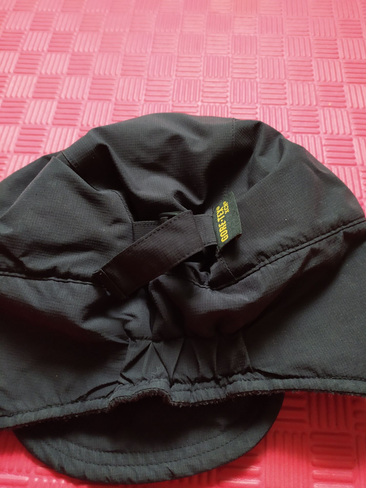 Berghaus gore tex шапка.
