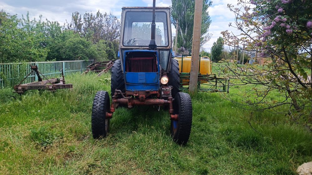 Трактор ЮМЗ 6 в гарному стані з дисками торг .
