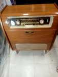Móvel com rádio e gira discos Grundig