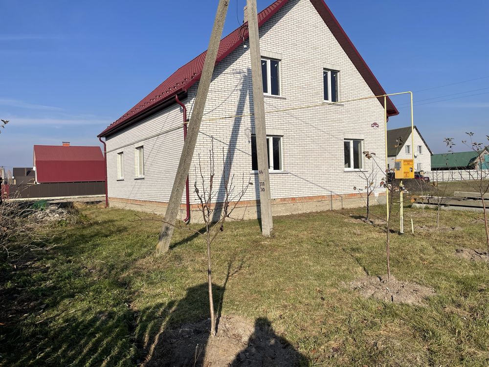 Продам будинок із земельною ділянкою 0,20 га.