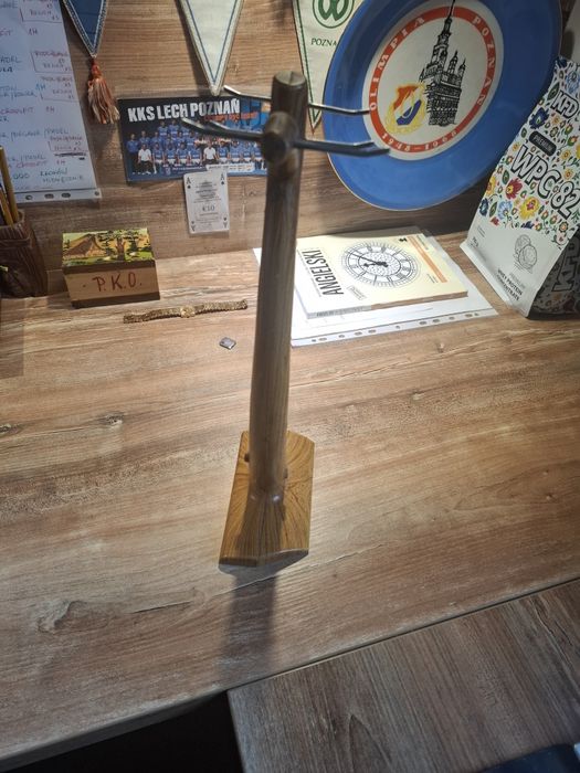 Wieszak na bizuterię, czapki, perukę