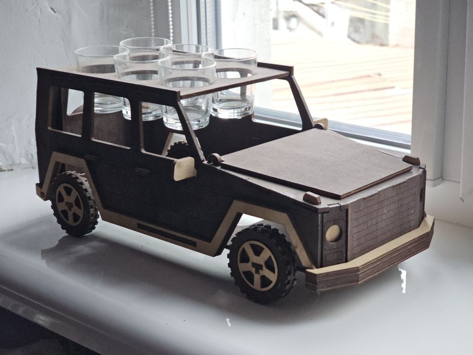 Набір подарунковий з чарками - автомобіль