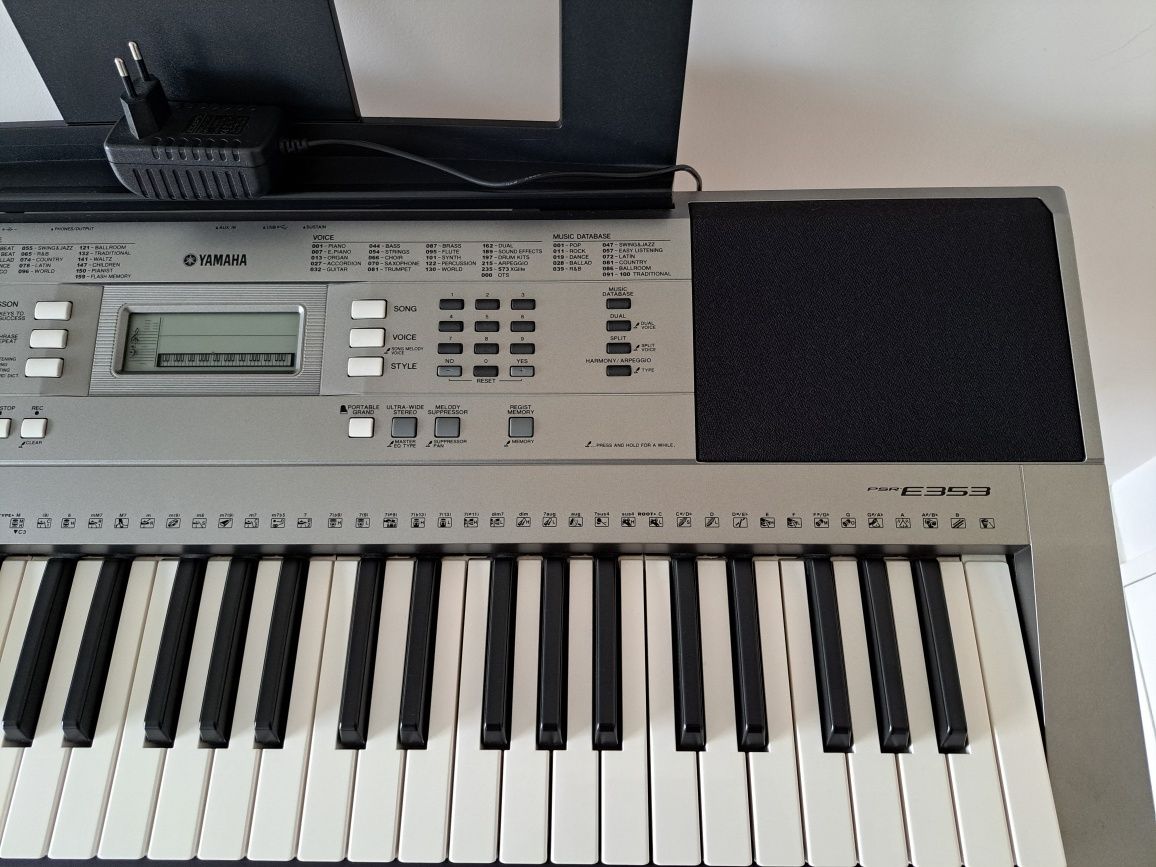 Teclado Yamaha PSR E353
