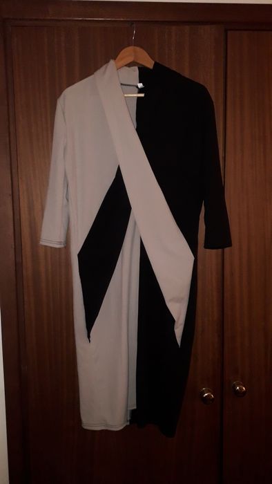 Vestido Cinza. Dois tons