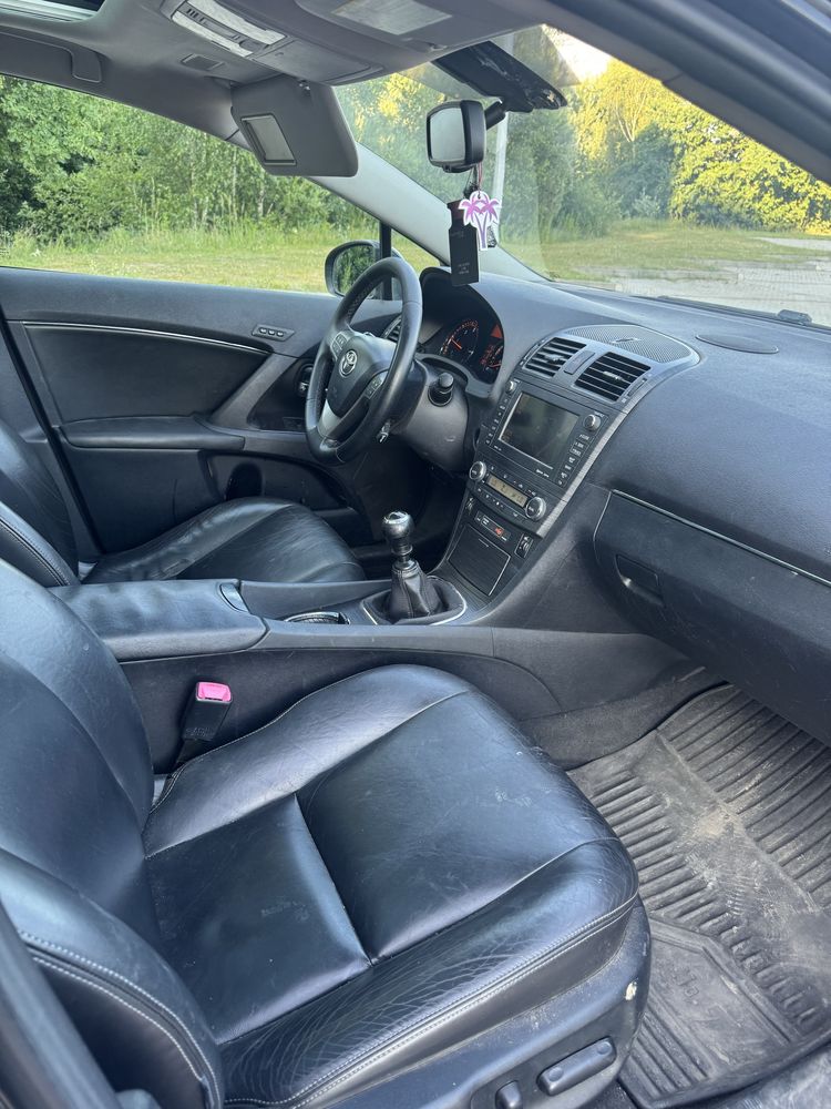 Toyota Avensis 2.2 d-cat NISKI PRZEBIEG!