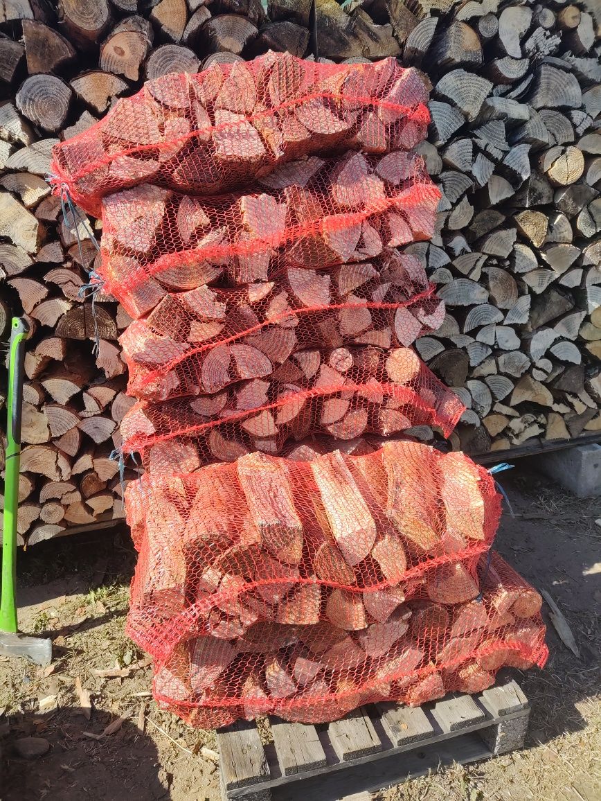 Drewno do kominka, na ognisko, suchy opał, zrębka w workach sezonowany