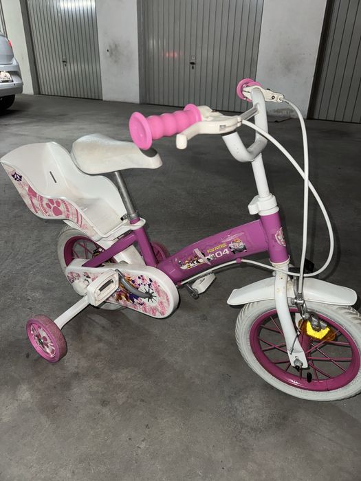 Bicicleta branca e rosa crianca