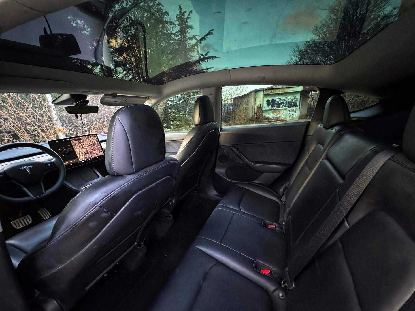 Tesla Model Y 2022 рік