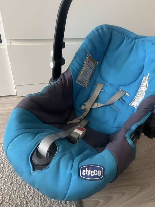 Chicco fotelik samochodowy nosidełko niebieski