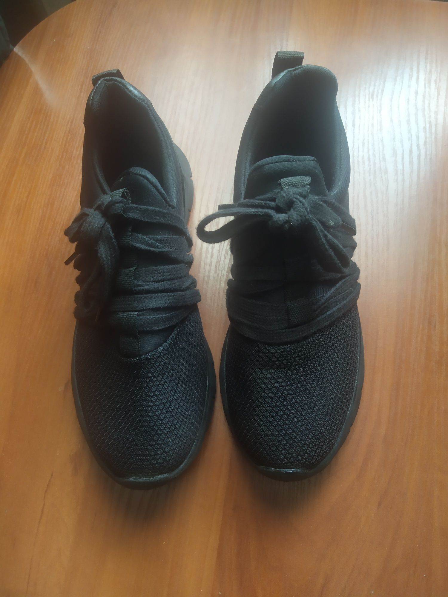 Продам кросівки LC Waikiki