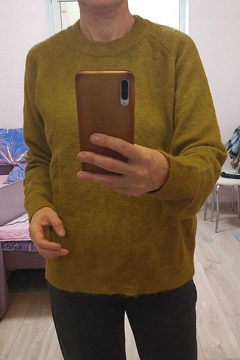 Продаю світерок Zara розміру M-L